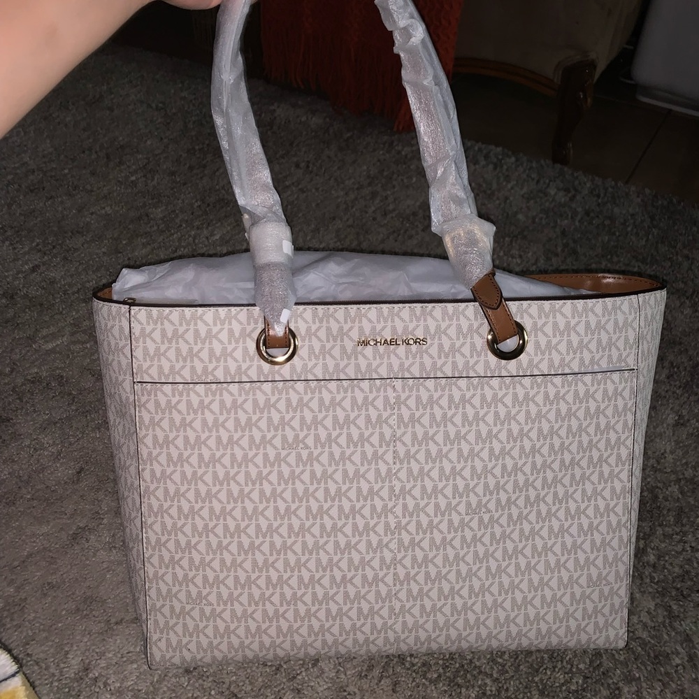 Michael Kors purse